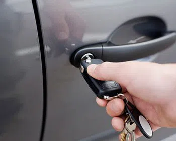 Clearwater Beach Locksmith Service Clearwater Beach, FL 727-264-5000 - car-door-unlocking